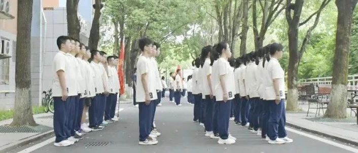 骄阳似火军中立 信马青春个性扬 | 长沙市立信中学高2022级新生军训开营了！