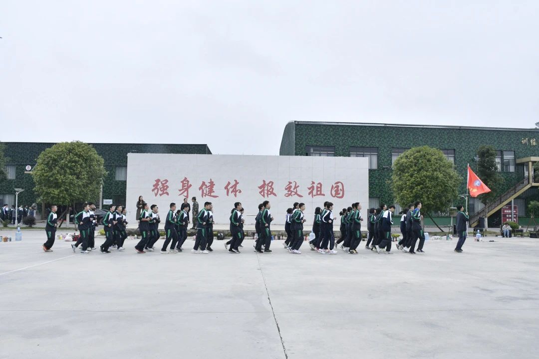 小荷才露尖尖角 立信到处绽芙蓉 | 湘一立信高2021级军训掠影