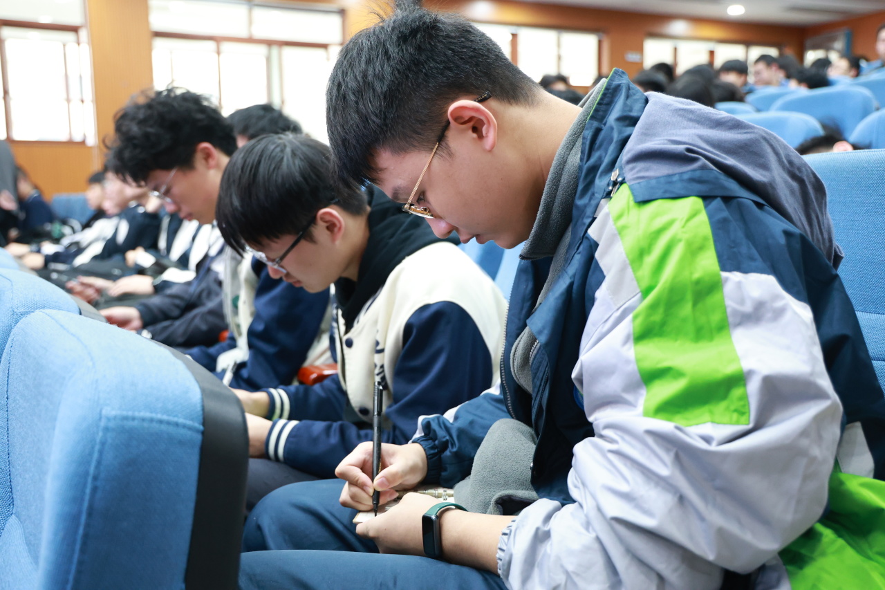 抖擞一春凌云志，万道春光为我来 |  高2021级高考200天倒计时动员大会