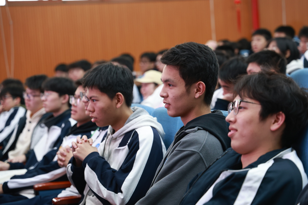 抖擞一春凌云志，万道春光为我来 |  高2021级高考200天倒计时动员大会