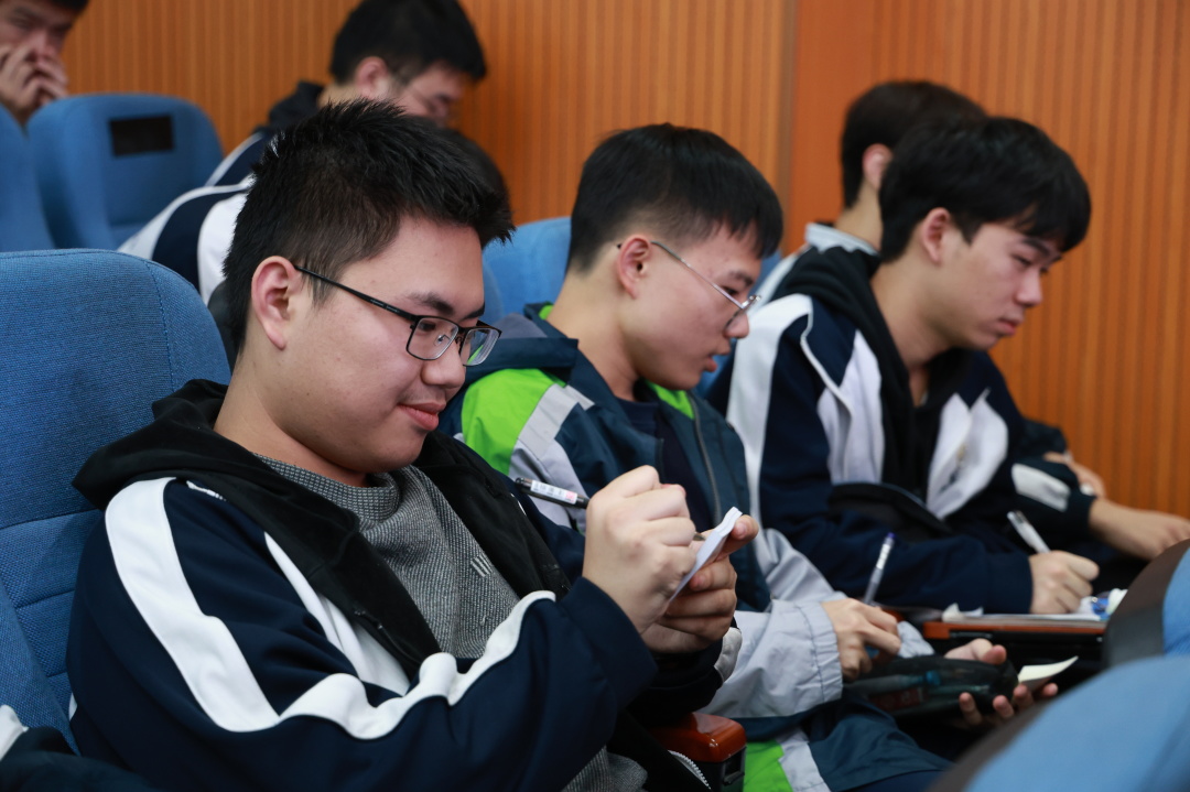 抖擞一春凌云志，万道春光为我来 |  高2021级高考200天倒计时动员大会