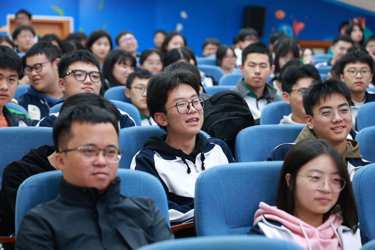 抖擞一春凌云志，万道春光为我来 |  高2021级高考200天倒计时动员大会