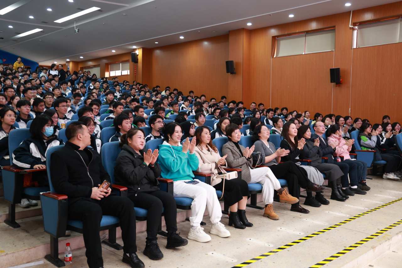 抖擞一春凌云志，万道春光为我来 |  高2021级高考200天倒计时动员大会