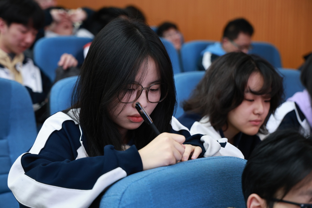 抖擞一春凌云志，万道春光为我来 |  高2021级高考200天倒计时动员大会