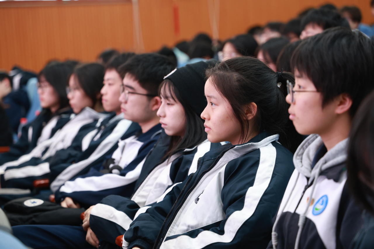 抖擞一春凌云志，万道春光为我来 |  高2021级高考200天倒计时动员大会